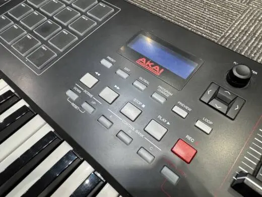 Akai MPK261 MIDI Controller 2